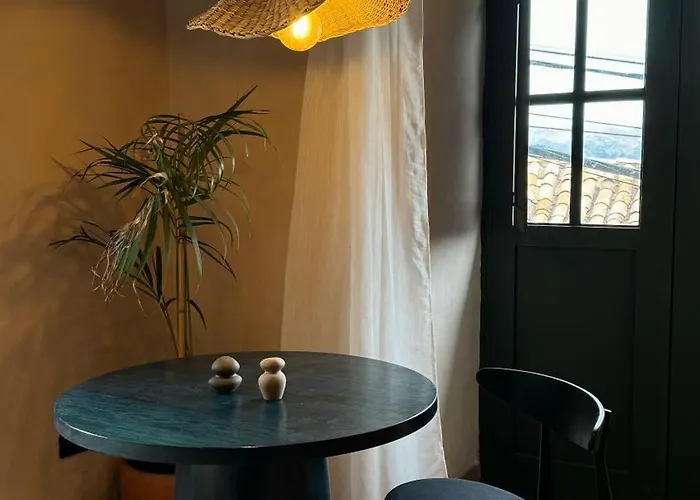 Downtown Design Loft Apartment *
